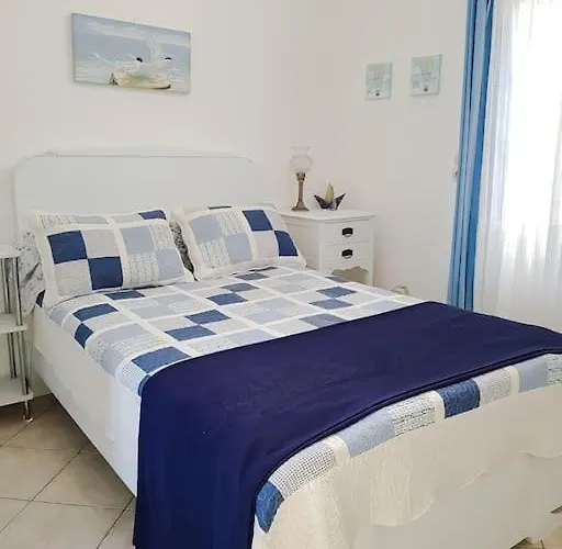 Blue4u Imerovigli (Santorini)